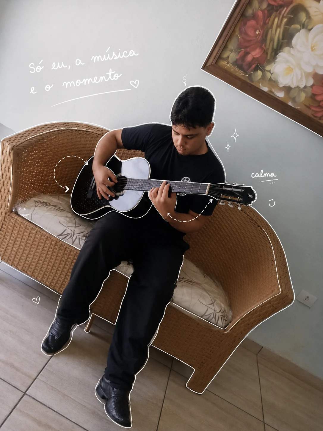 Guilherme Rocha tocando violão em um momento criativo
